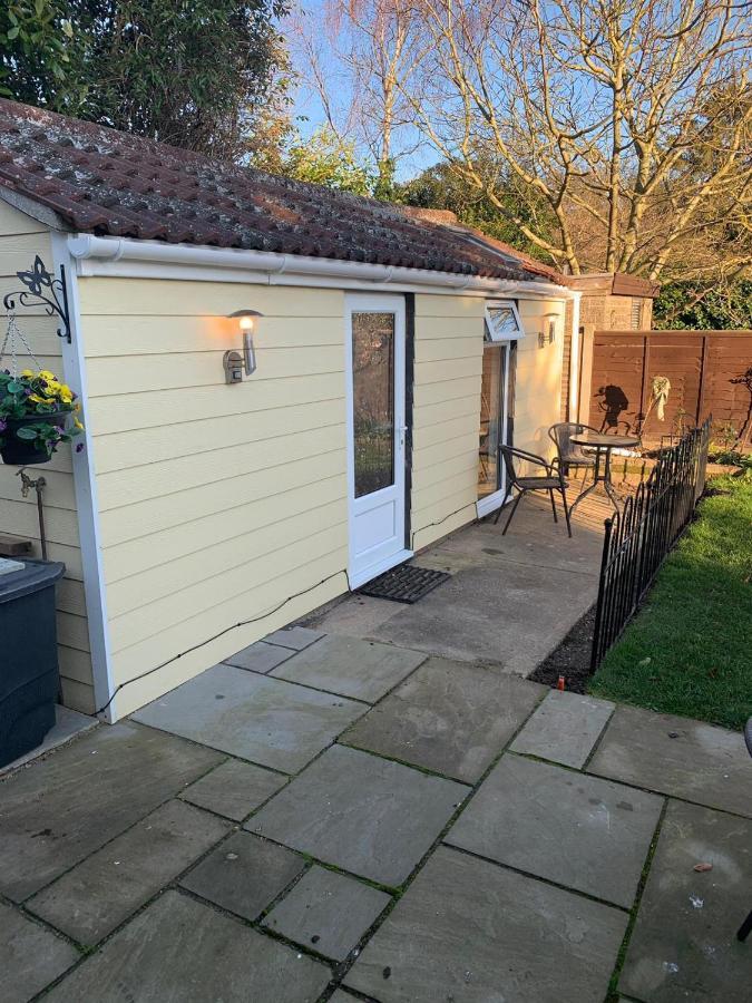 Cosy 1 Bed Garden Annexe Apartment Colchester Exterior photo